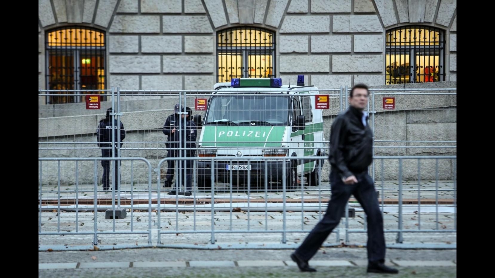 Parigi, Germania arresta trafficante armi: forse le fornì ad attentatori
