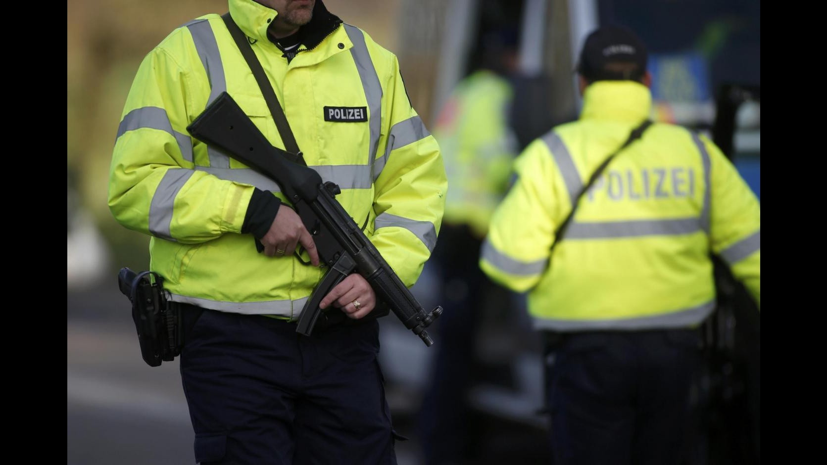 Terrorismo, blitz in moschee e appartamenti a Berlino: due arresti