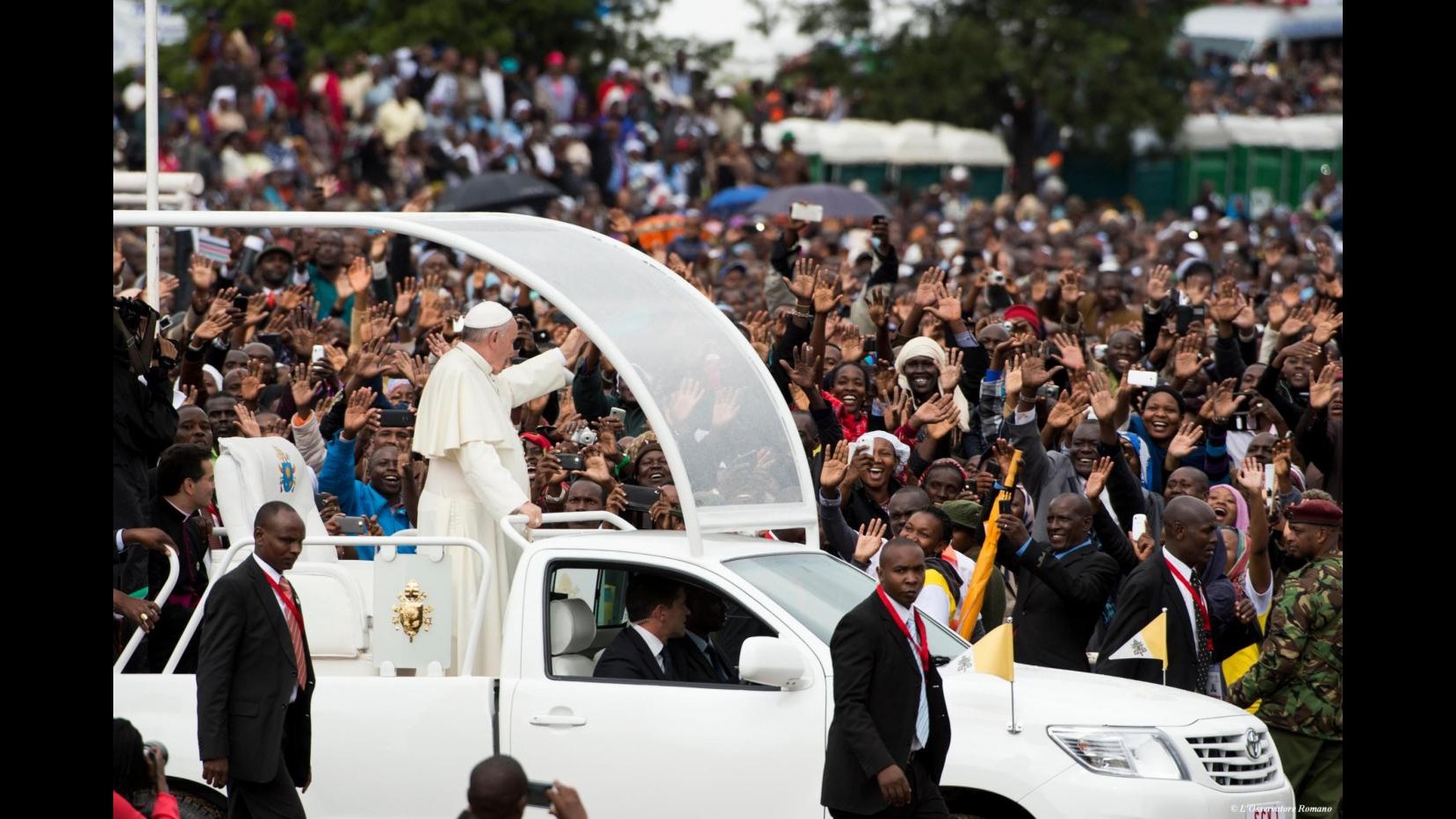 Papa in Kenya: Nome di Dio non giustifichi violenza. Visita amicizia per tutte religioni