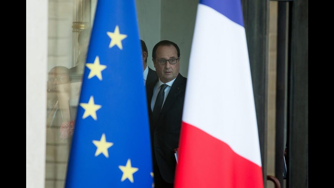 Parigi, cultura contro terrore: Renzi visita Hollande e poi la Sorbona