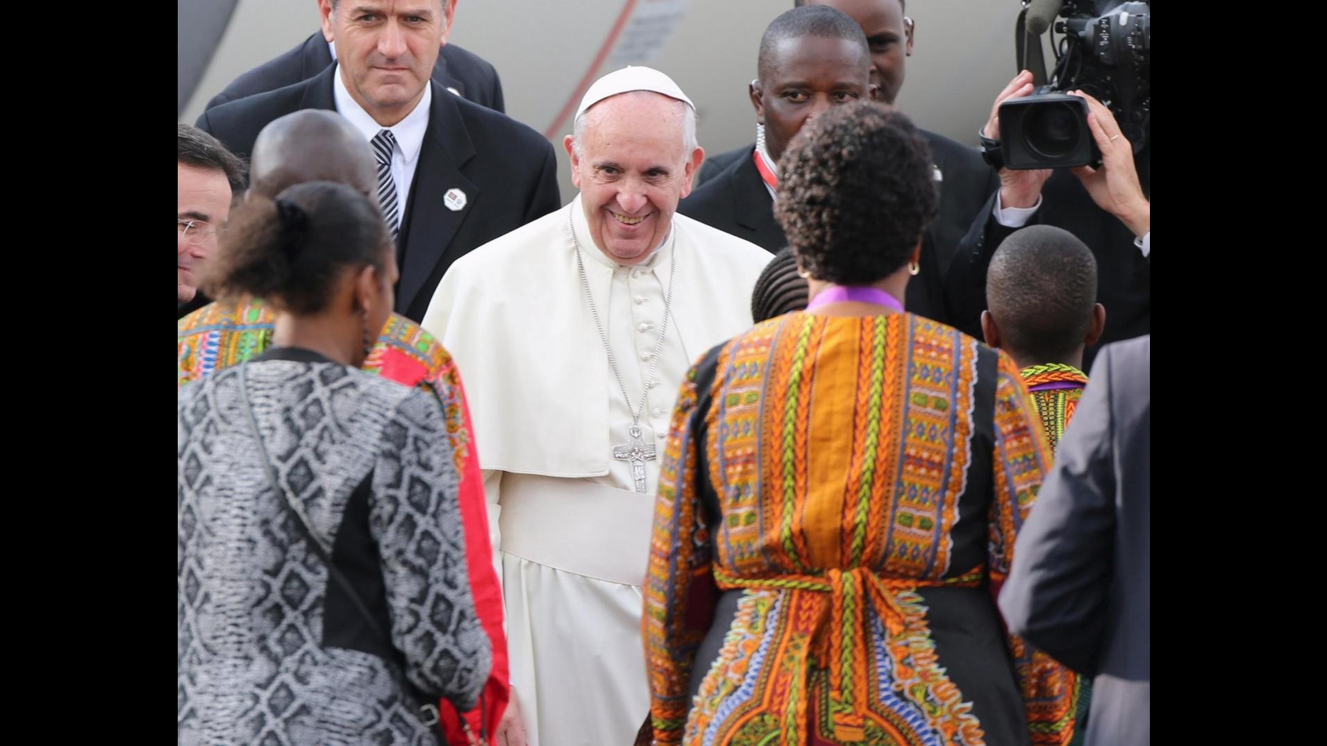 Papa Francesco a Nairobi : Giovani sono risorsa preziosa, sfiducia e povertà alimentano terrorismo