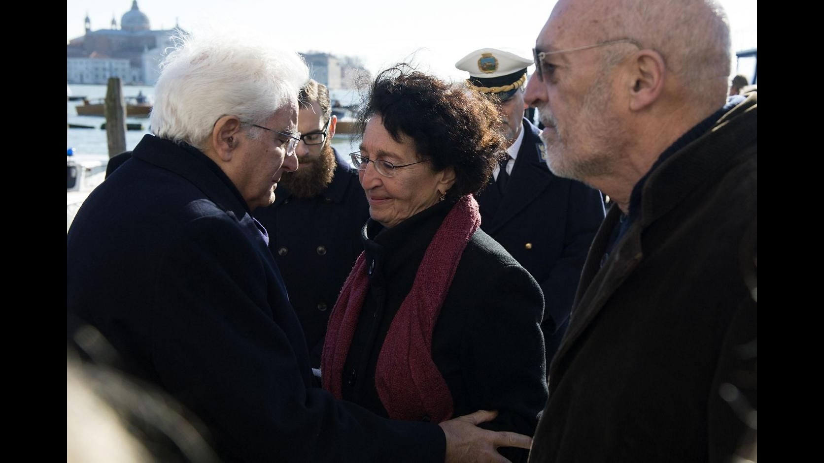 Parigi, Mattarella incontra familiari Solesin prima dei funerali