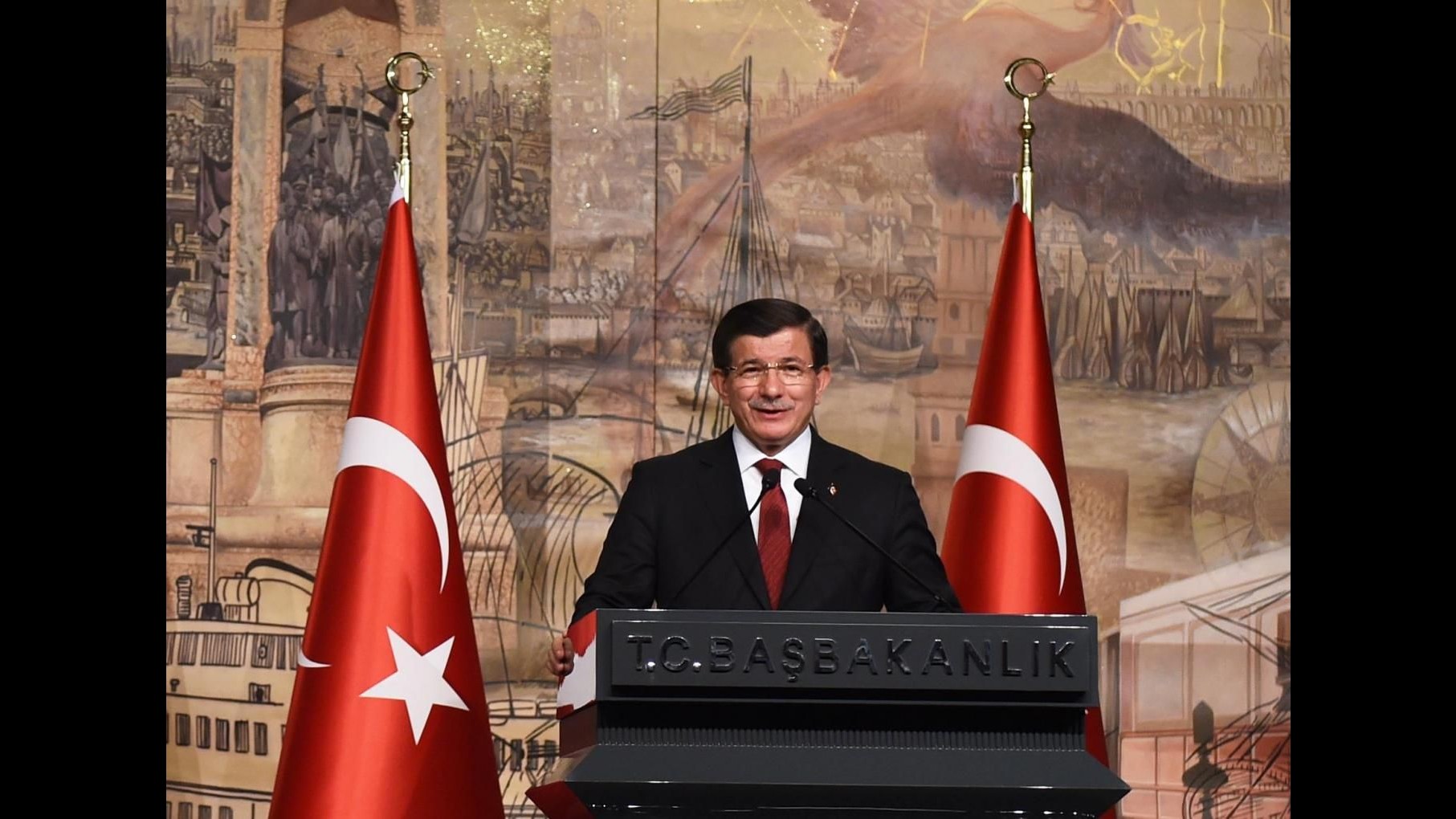 Turchia, Erdogan approva nuovo governo a guida Davutoglu