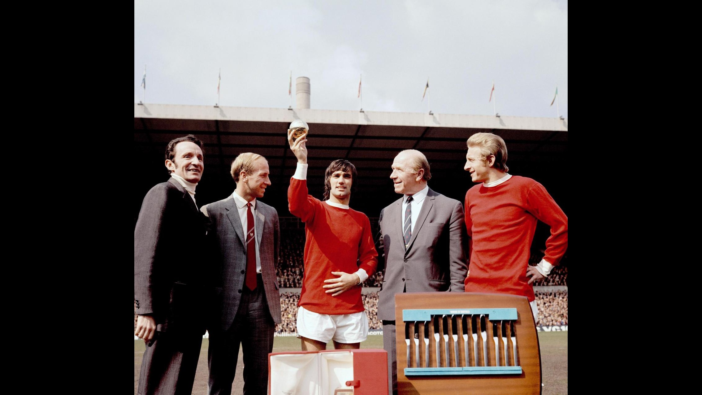 10 anni fa moriva George Best: il genio, gli eccessi, la leggenda