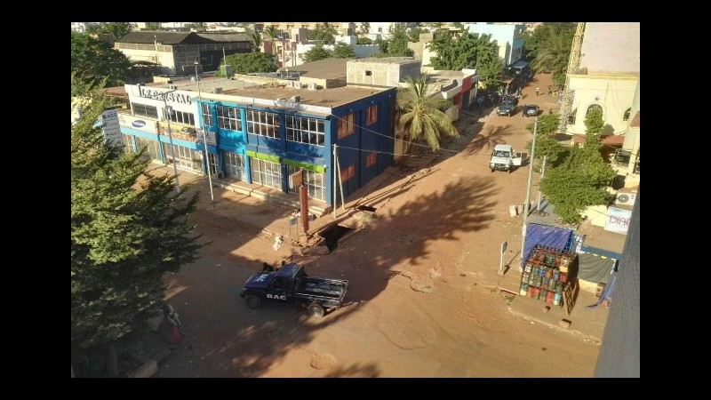 Mali, attacco Radisson Bamako: si cercano 2 complici, diffuse foto