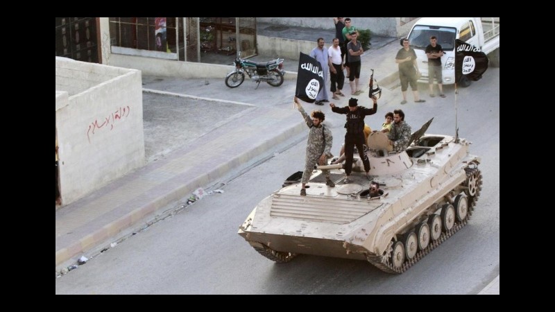 Isis, esercito Siria prende 2 città vicino Homs, si combatte a Palmira