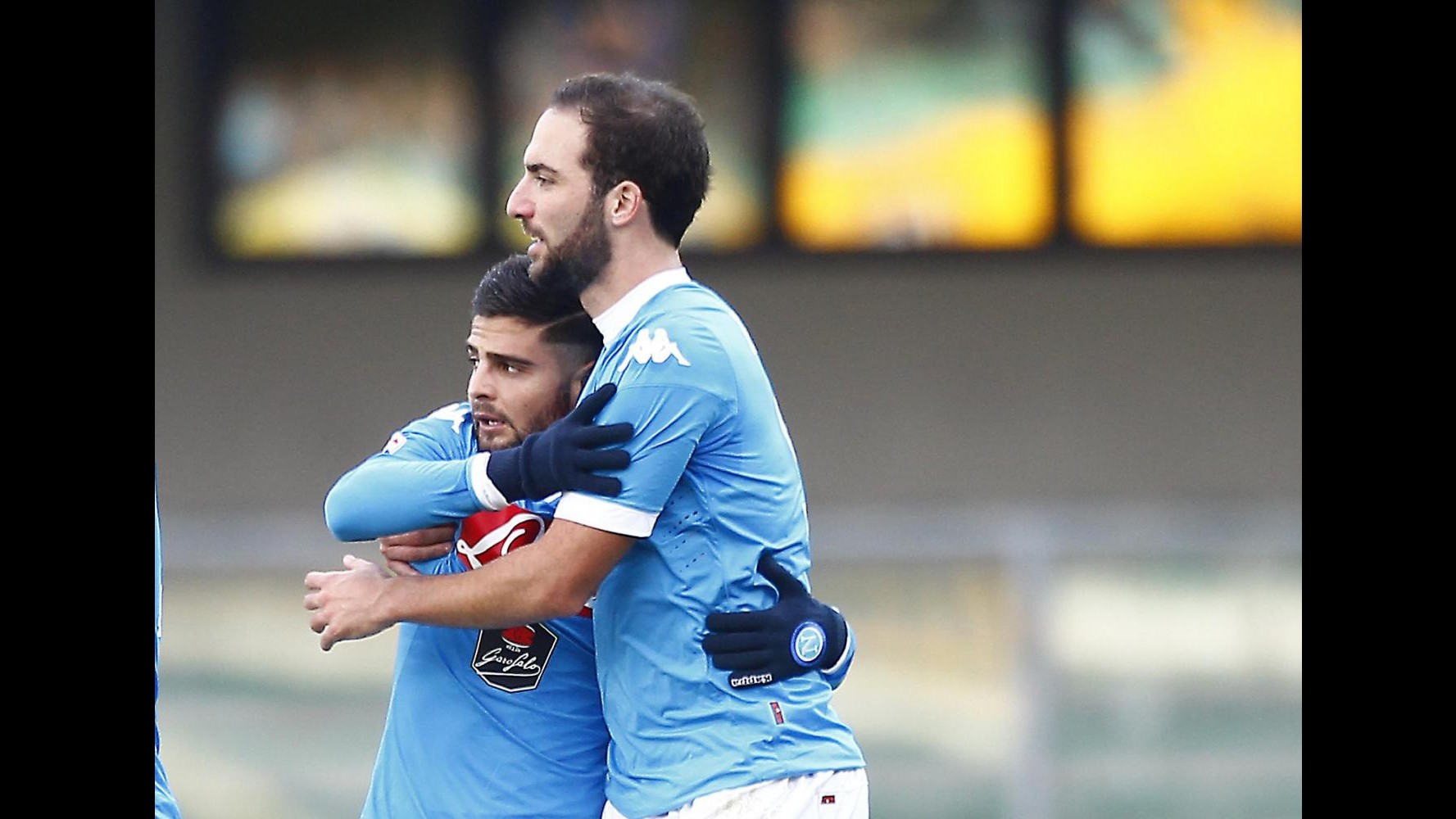 Serie A, Napoli sbanca Verona con la coppia Insigne-Higuain
