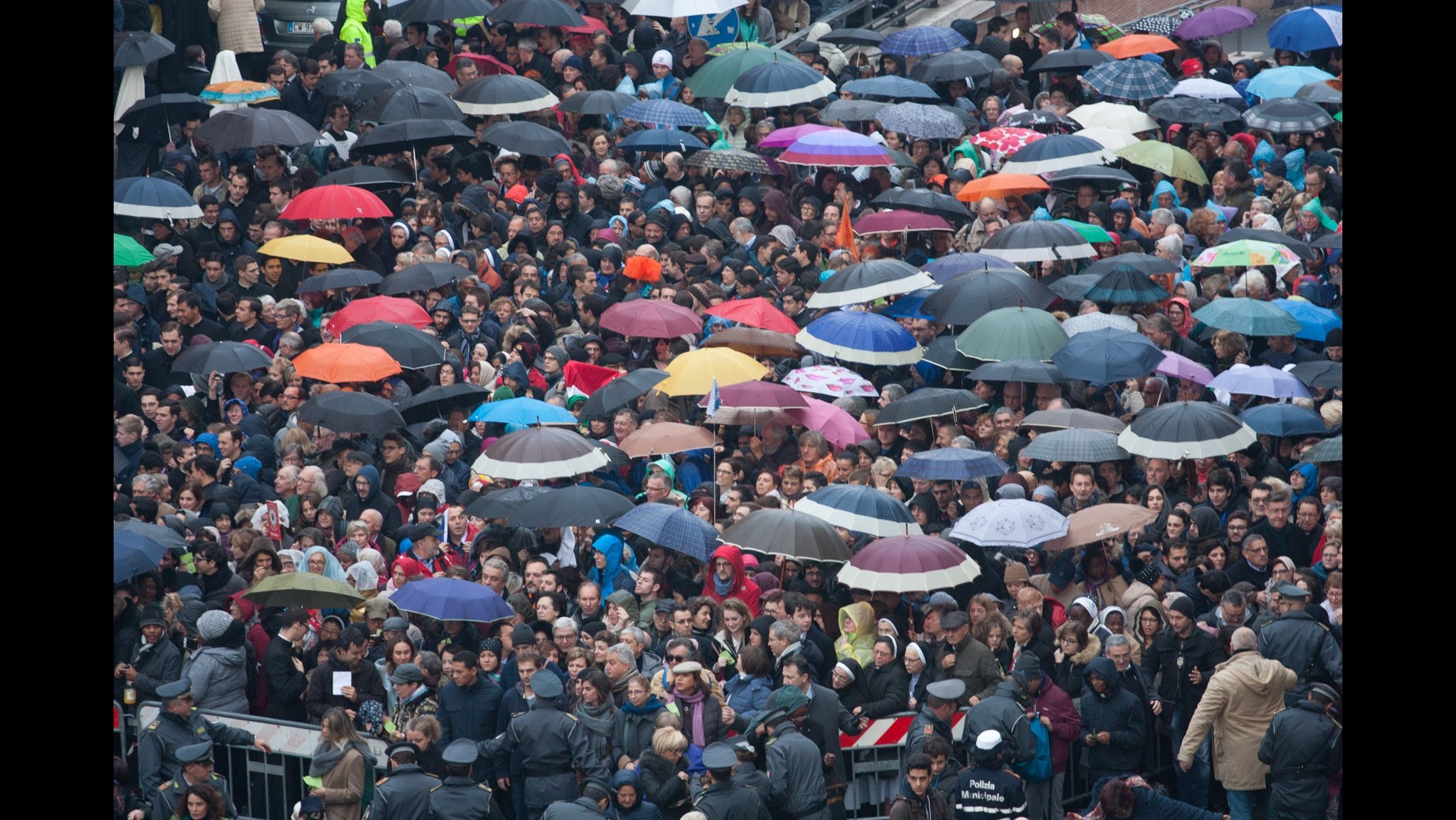 Papa Francesco in piazza di Spagna per omaggio all’Immacolata