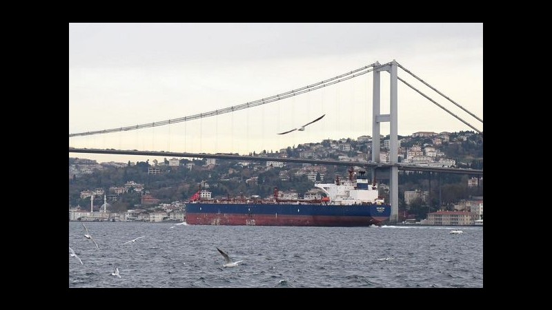 Turchia convoca ambasciatore russo dopo passaggio portaerei su Bosforo