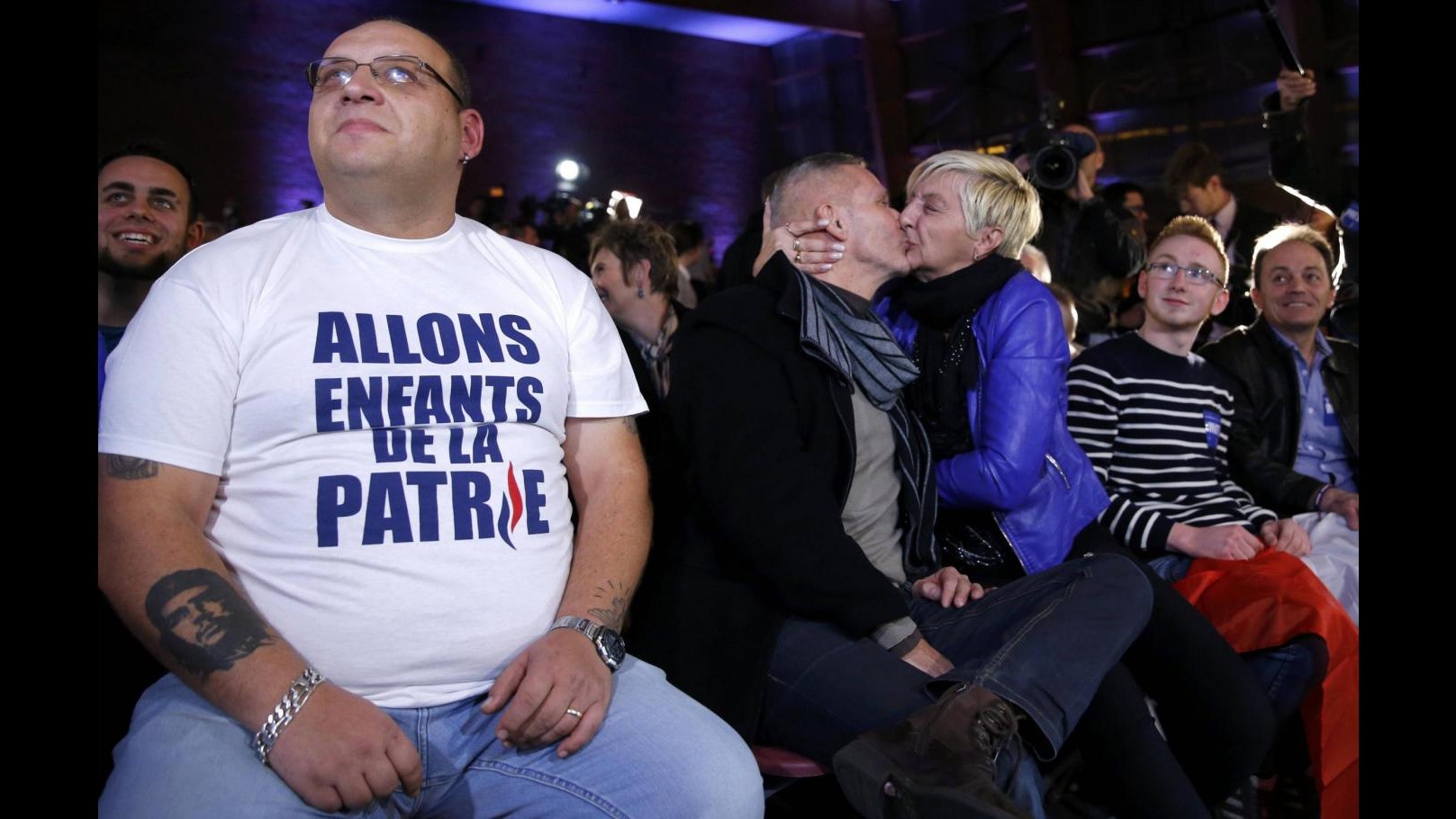 Francia, Front National trionfa con il 28%. Le Pen: Socialisti destinati a sparire