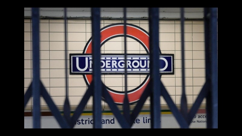 Londra, l’aggressore della metropolitana è stato accusato di tentato omicidio