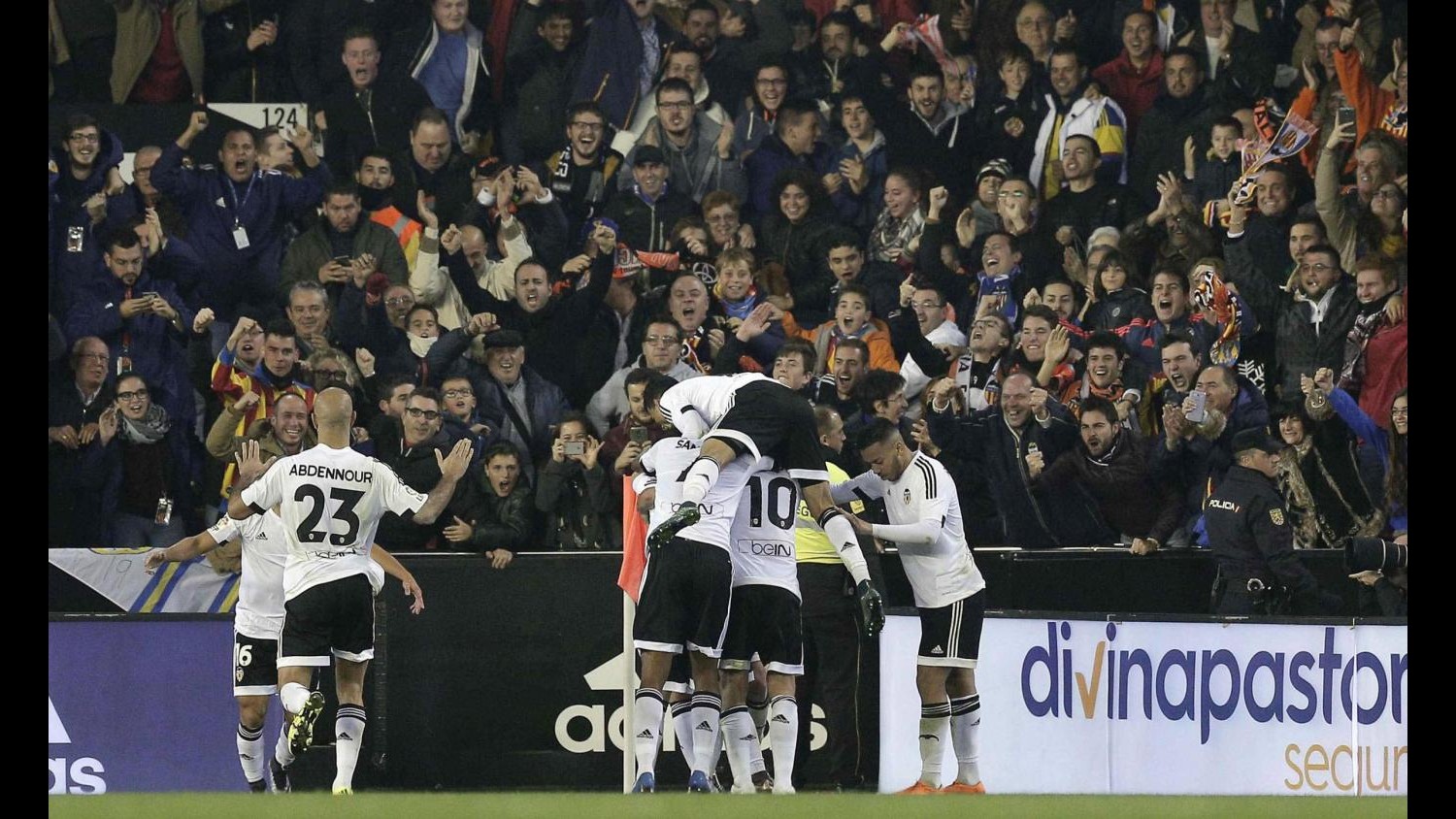 Calcio, Liga: Barcellona rallenta, 1-1 con Valencia