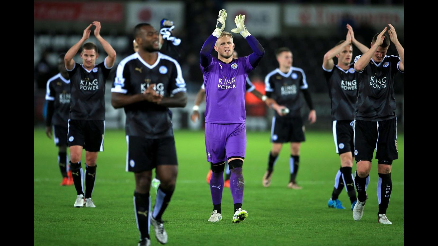 Premier League: Leicester torna in vetta da solo, 3-0 allo Swansea