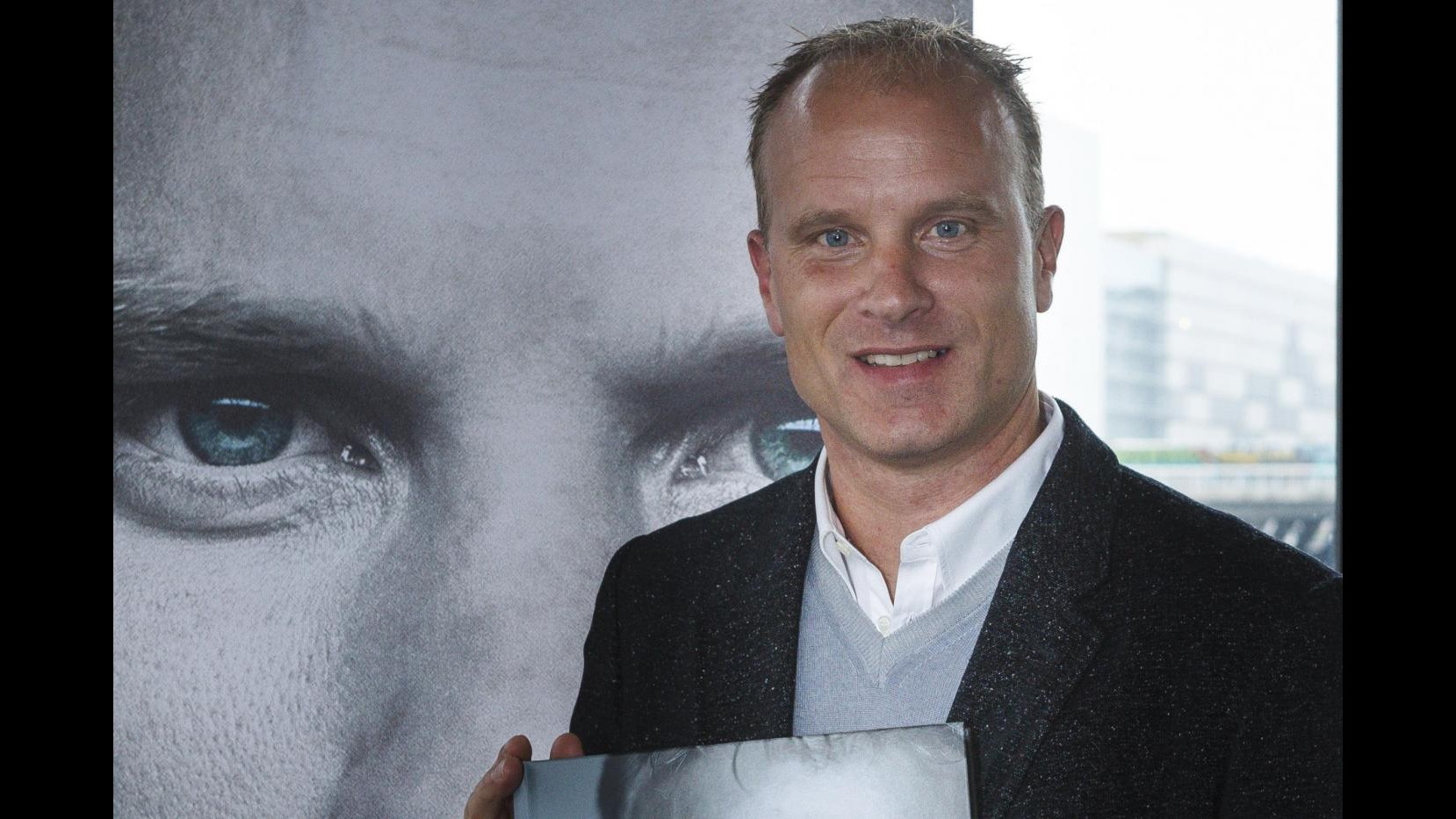 Calcio, stampa Gb: Reading pensa a Bergkamp per la panchina