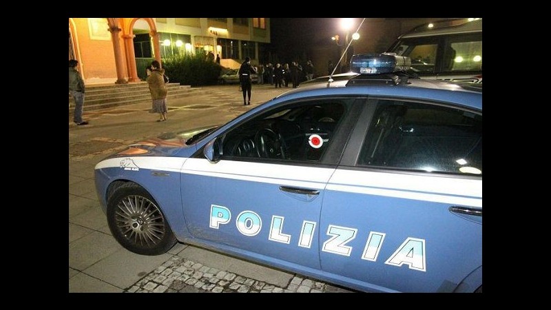 Genova, ruba carta di credito e la usa al centro commerciale: arrestato