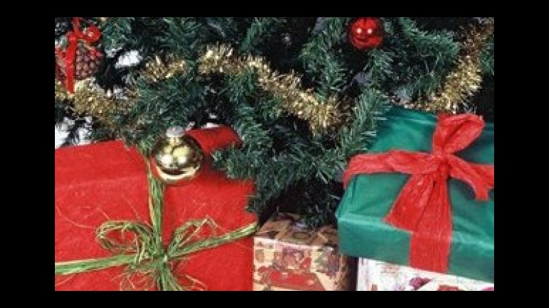 Natale, Confesercenti: Spesa media regali 256 euro, 1 su 3 meno 100 euro Natale, Confesercenti: Spesa media regali 256 euro, 1 su 3 meno 100 euro