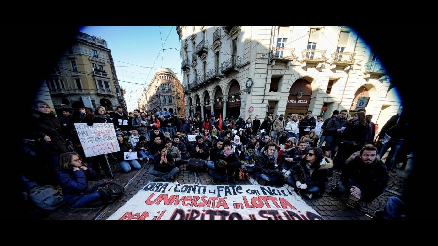 Censis: Italia in letargo esistenziale, vince chi sa adattarsi. Allarme giovani Censis: Italia in letargo esistenziale, vince chi sa adattarsi. Allarme giovani