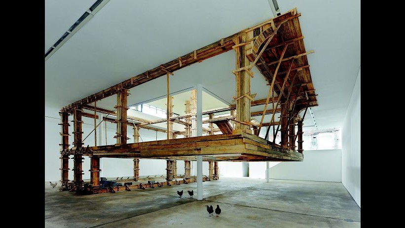 Arte, all’HangarBicocca di Milano è atterrato il razzo di Petrit Halilaj