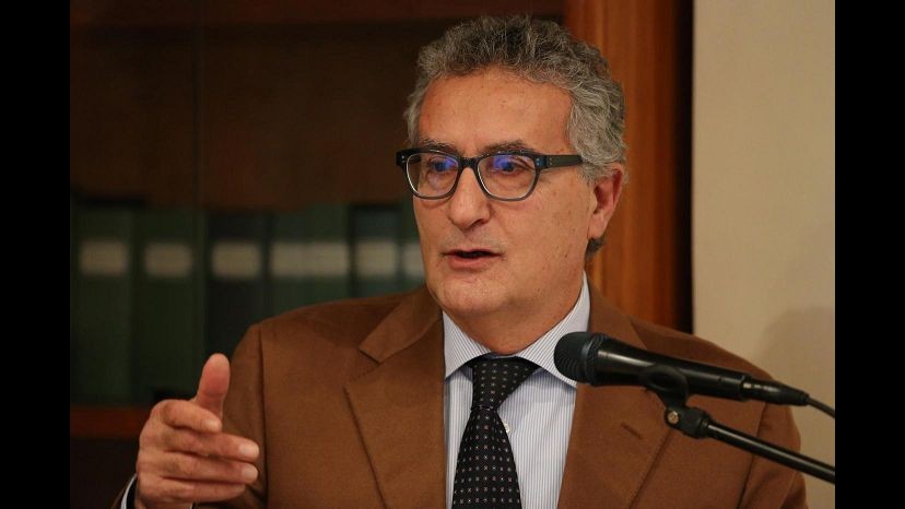 Procuratore Roberti: Colpire filiere denaro contro contrabbando tabacco