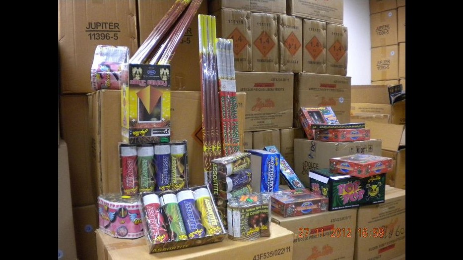 Torino, nasconde 300 kg fuochi d’artificio in ex solarium: denunciato