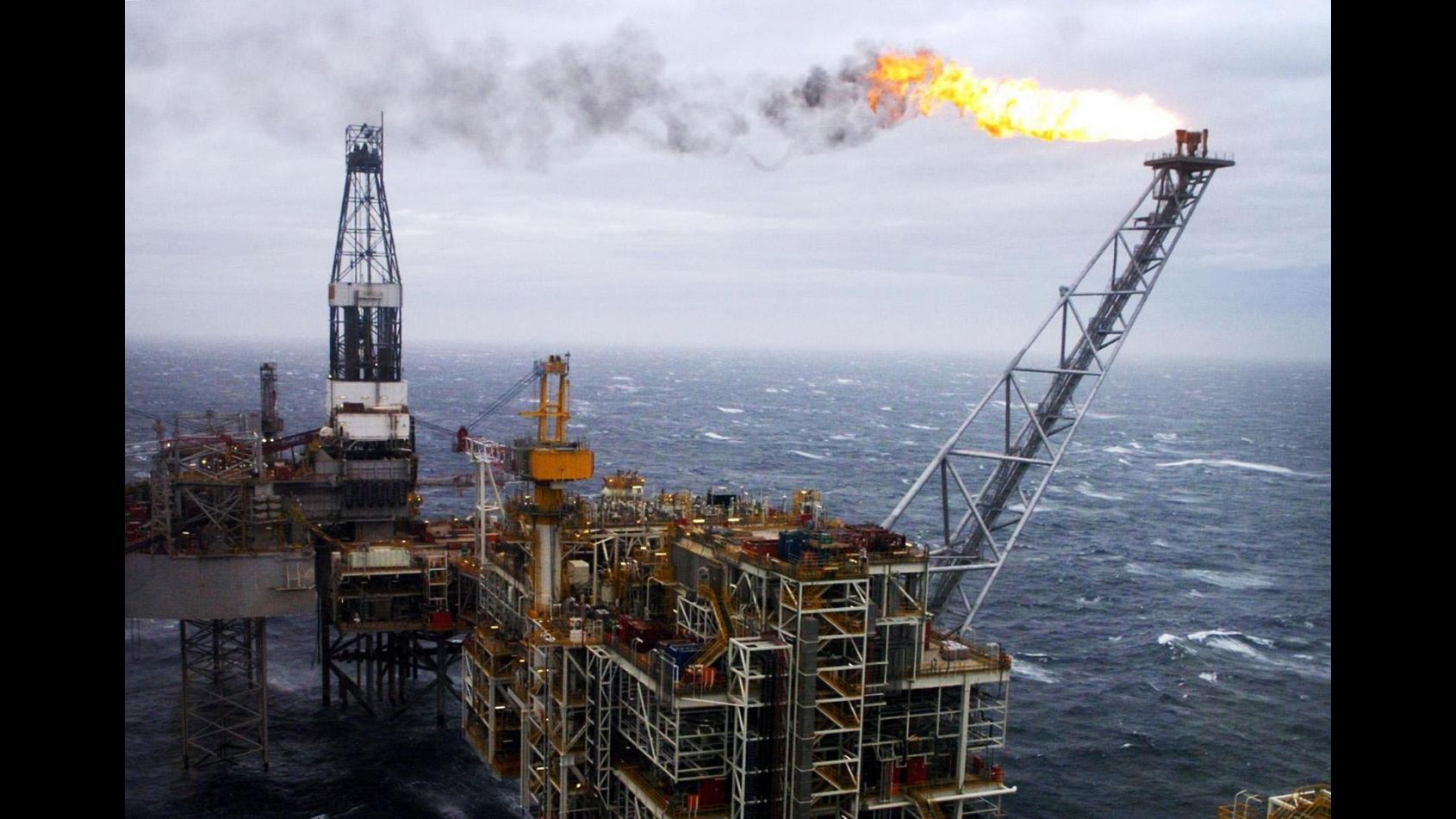 Petrolio, prezzi tornano in calo, Usa verso liberalizzazione export