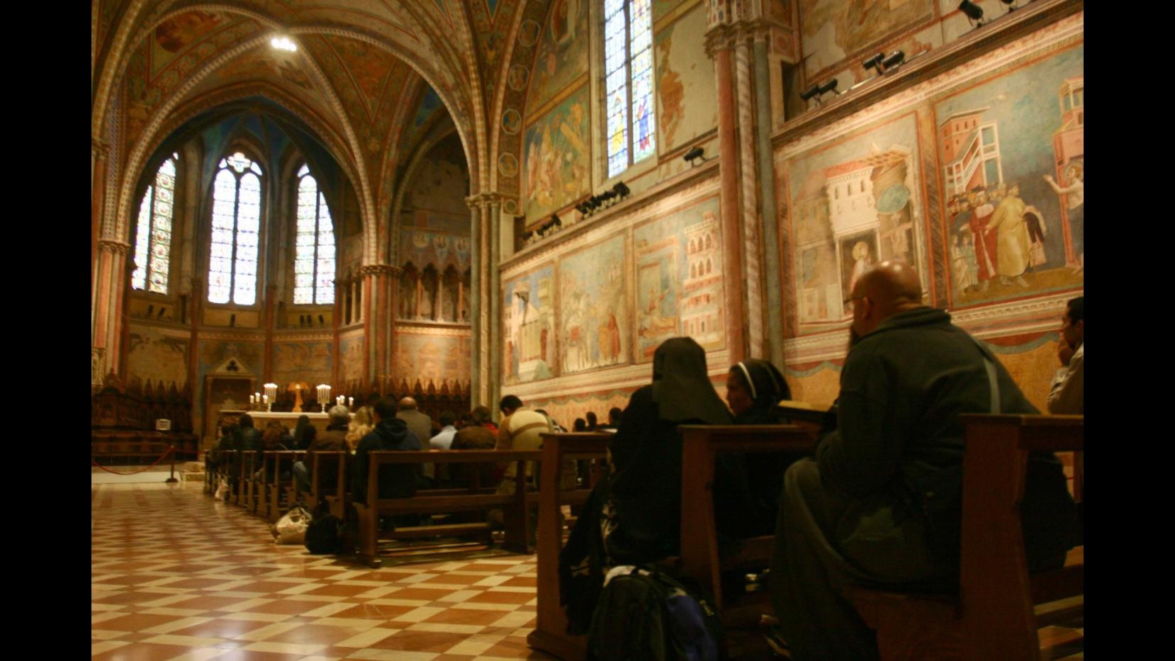 Giubileo, in Basilica San Francesco si apre Porta Santa Misericordia