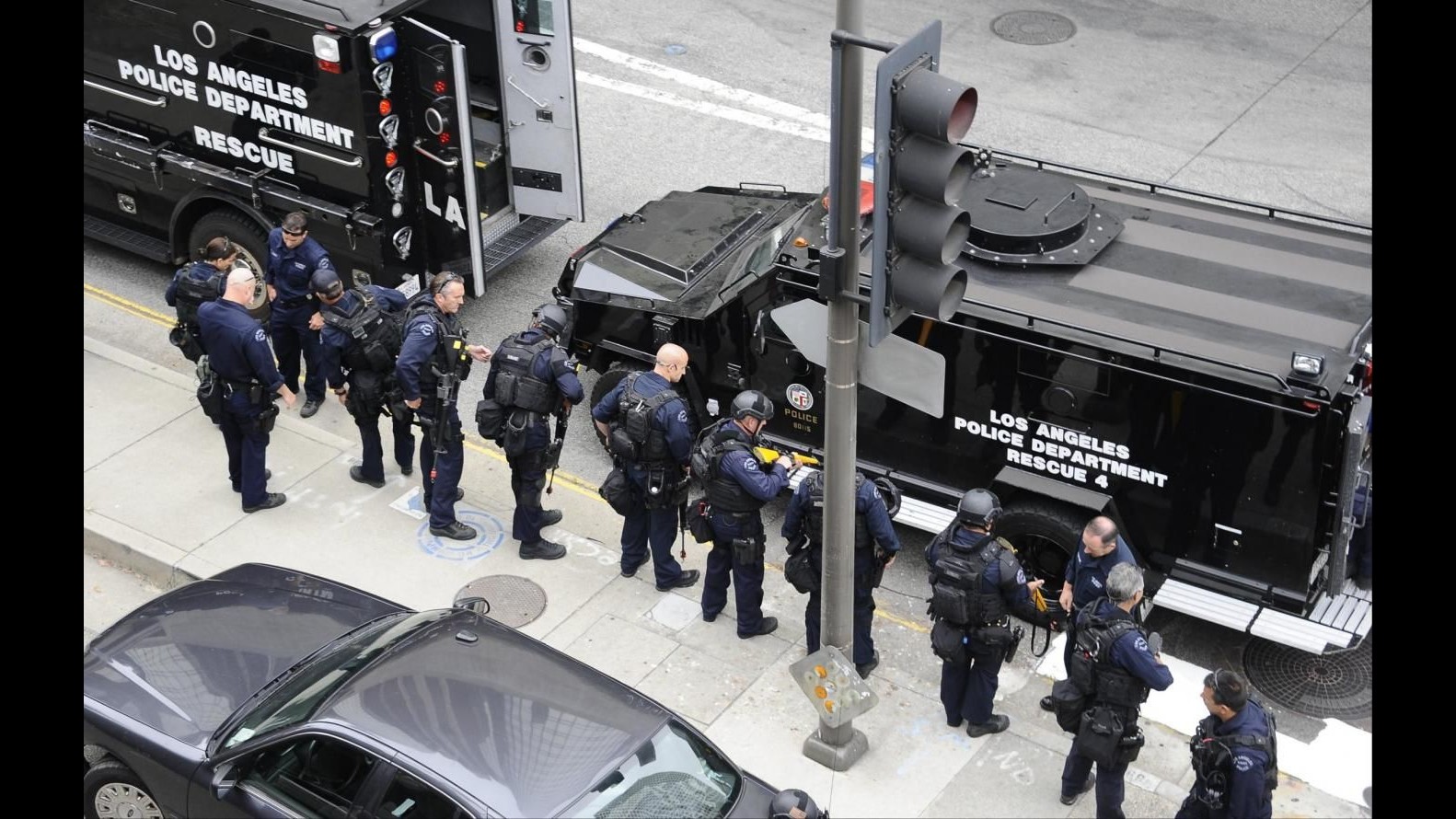 Usa, allarme sicurezza a Los Angeles: scuole chiuse, 640mila studenti a casa Usa, allarme sicurezza a Los Angeles: scuole chiuse, 640mila studenti a casa