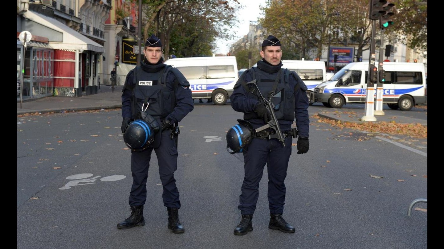 Parigi, arrestato uomo per aver fonito armi a mente attacchi Abaaoud