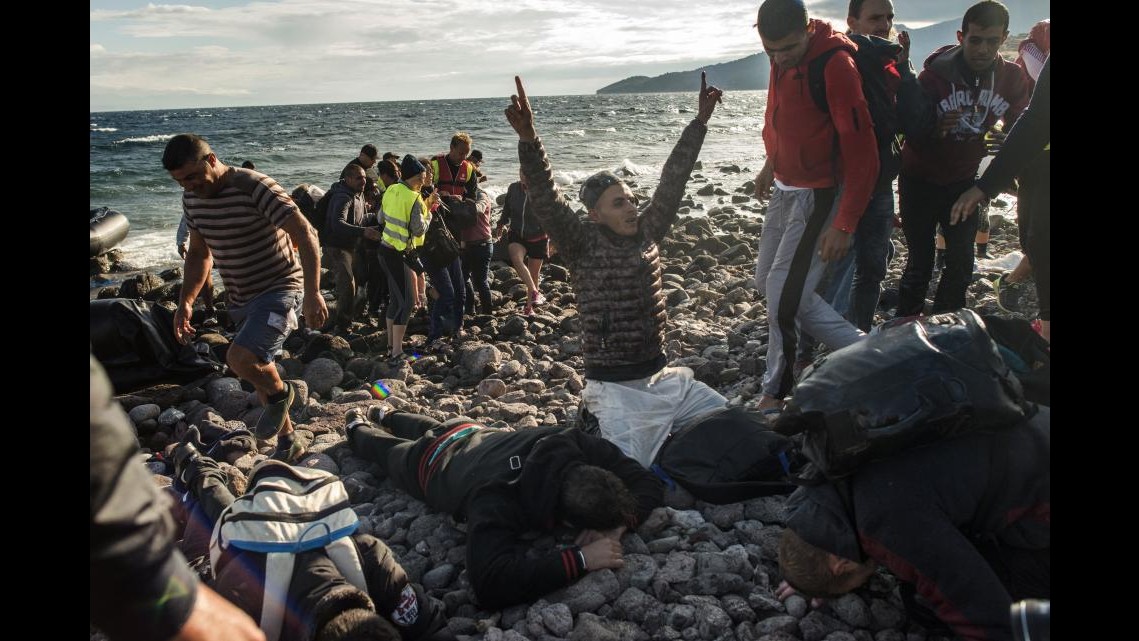 Migranti, naufragio a largo isole greche: salvati 6 migranti dispersi