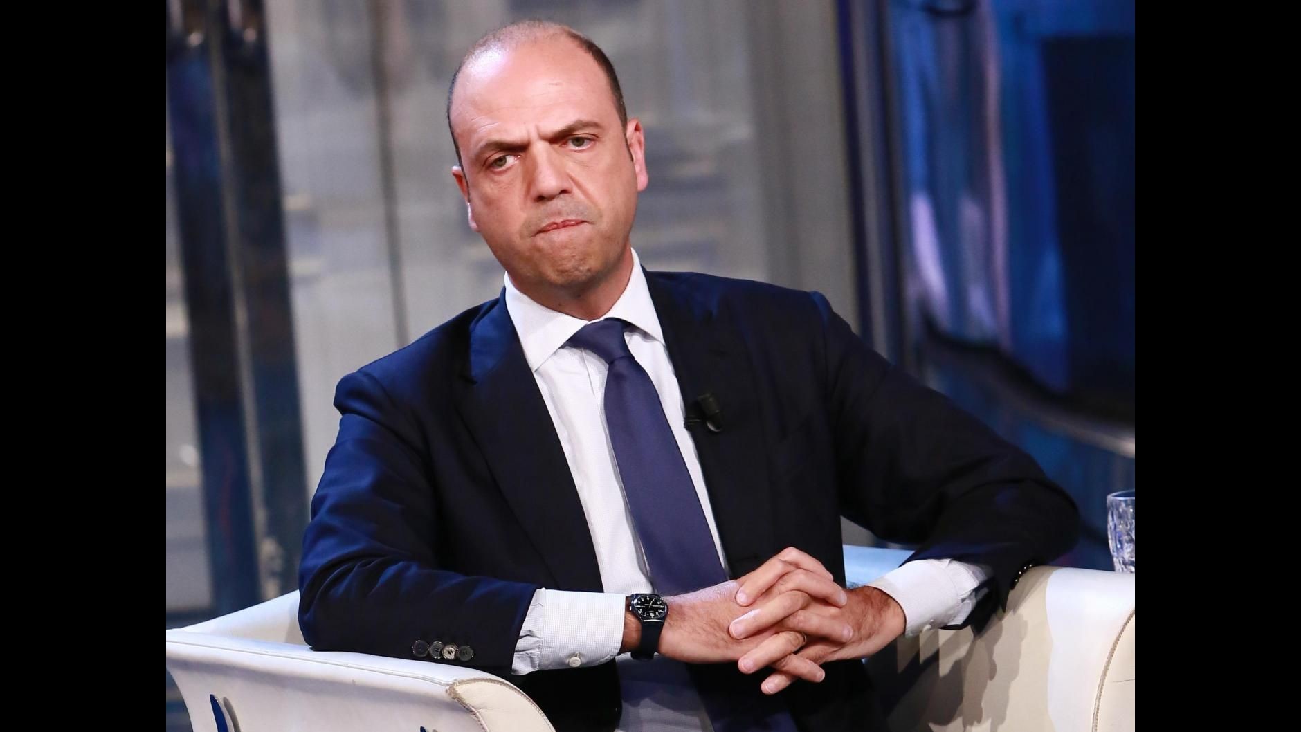 Migranti, Alfano: Ok a bozza Ue ma con rimpatri