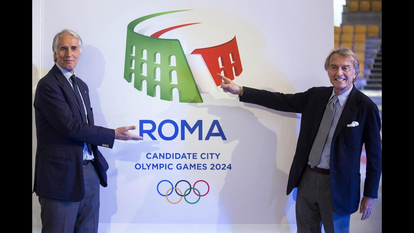 Roma 2024, Colosseo tricolore il logo per aggiudicarsi Giochi