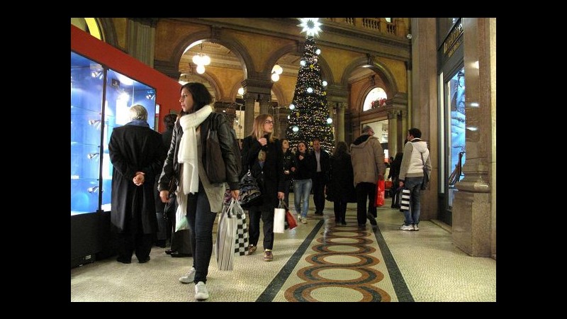 Natale, Confcommercio: Spesa regali verso +5%, boom acquisti online