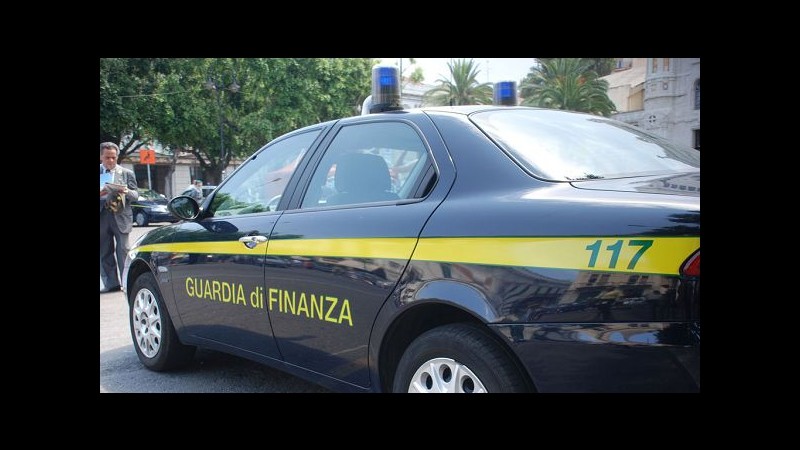 Napoli, corruzione e millantato credito: 3 pubblici ufficiali arrestati