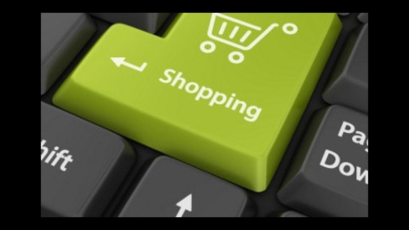 Natale, Coldiretti-Ixè: Shopping online per 4 italiani su 10
