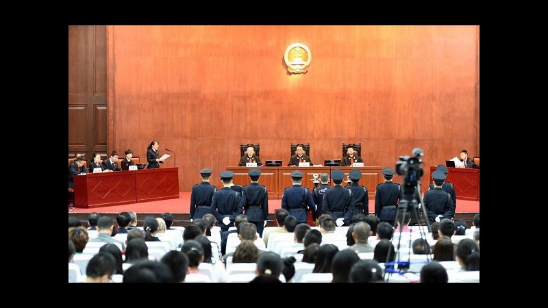 Cina, attivista diritti umani a processo: disordini davanti tribunale