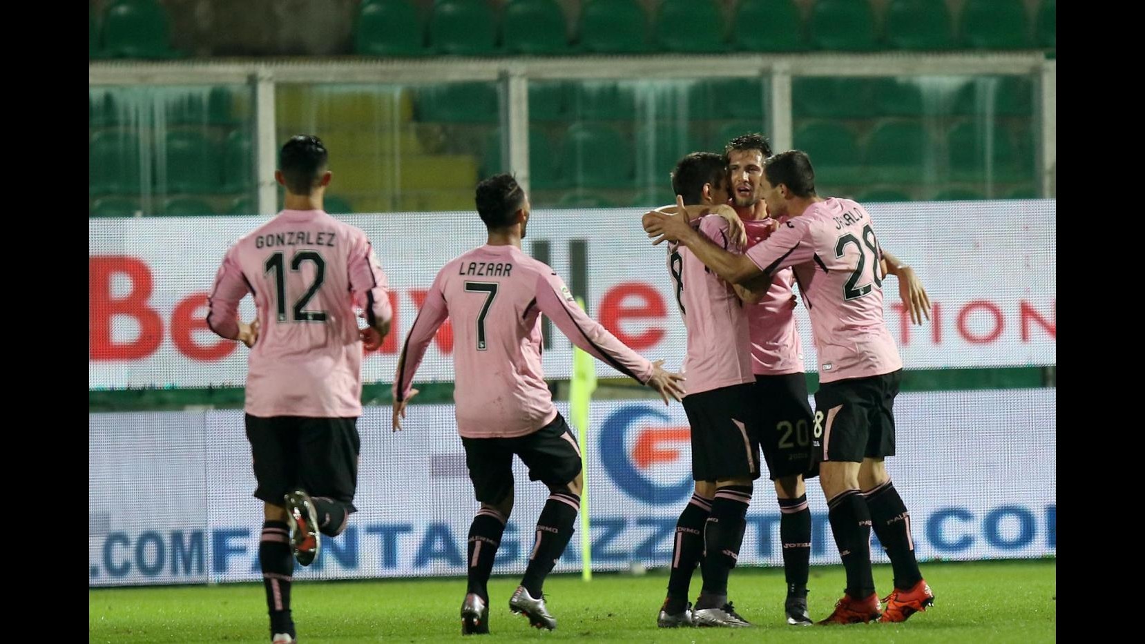Serie A, Palermo scatenato: Frosinone si inchina 4-1