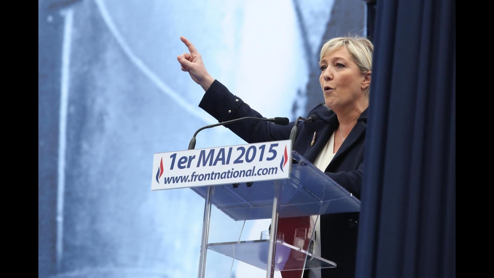 Francia, Le Pen a Valls: Partito socialista vergognoso e violento