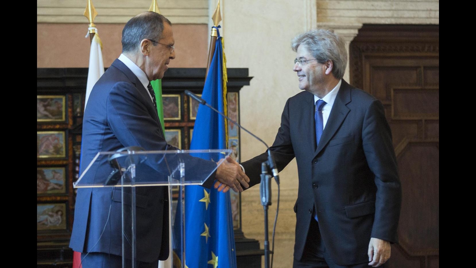 Isis, ministro russo Lavrov a Roma: Così salveremo Libia e Siria dal terrore