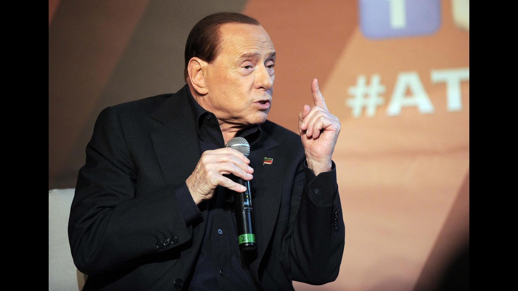 Berlusconi: Renzi è abusivo e illegittimo. Contro Isis serve intervento terra