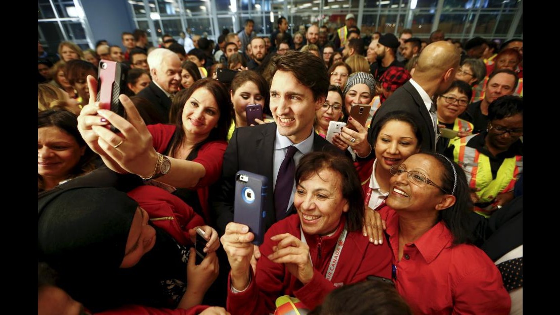 Migranti, premier Trudeau accoglie in Canada il primo gruppo di rifugiati siriani