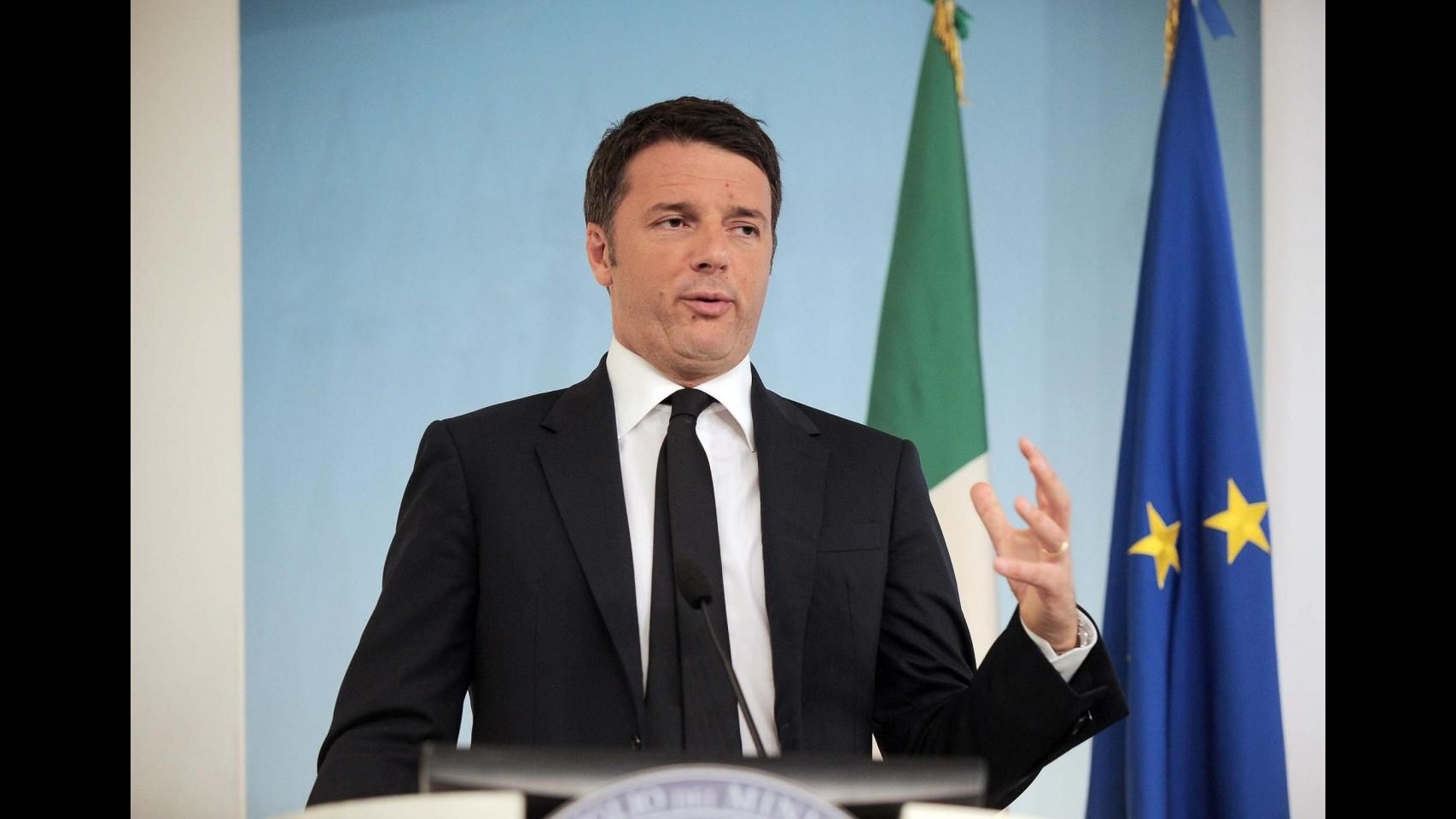 Banche, Renzi: Governo salvato conti correnti. Condoglianze a famiglia pensionato