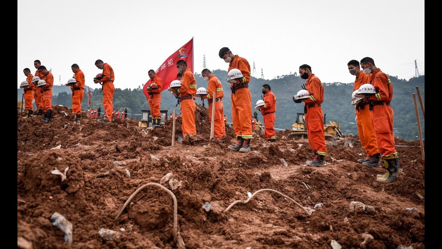 Cina, alto funzionario si suicida dopo frana di Shenzhen che ha causato oltre 70 morti