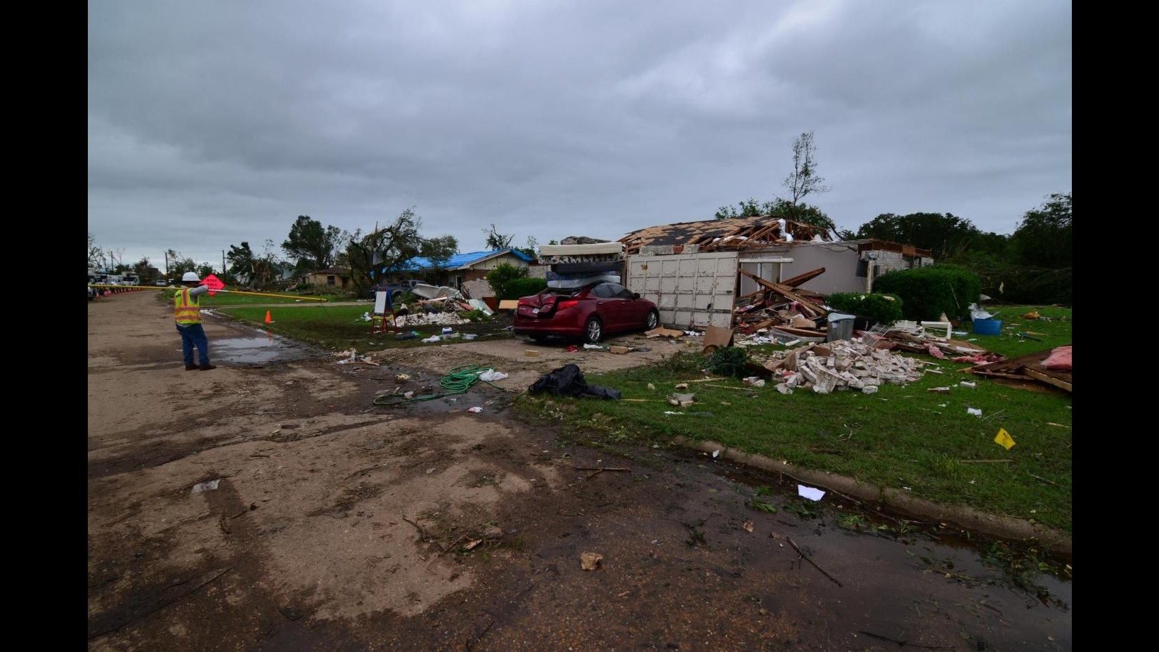 Usa, piogge e tornado nel sud: bilancio sale a 43 morti, a Dallas venti a 322 Km/h