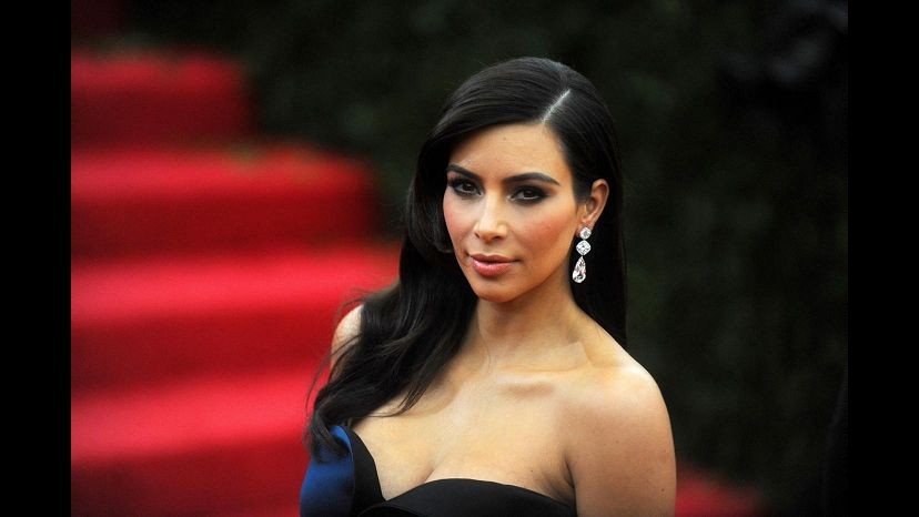 Kim Kardashian ha una sosia: ‘l’imitazione’ supera l’originale?
