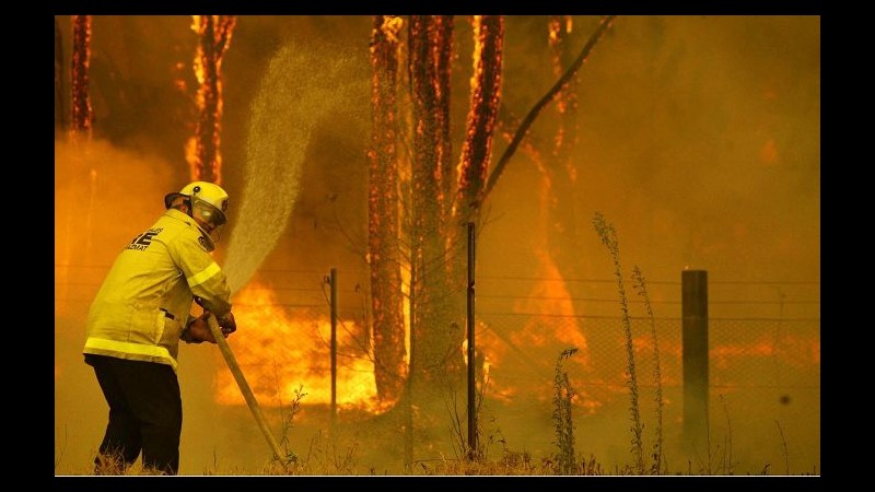 Australia, oltre cento case distrutte da incendi in Stato di Victoria