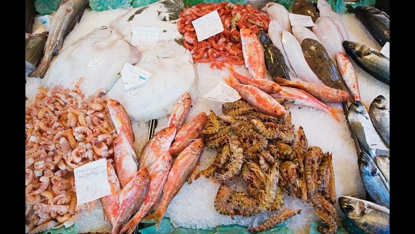 Coldiretti: 850 milioni spesi in pesce per le feste, +5%