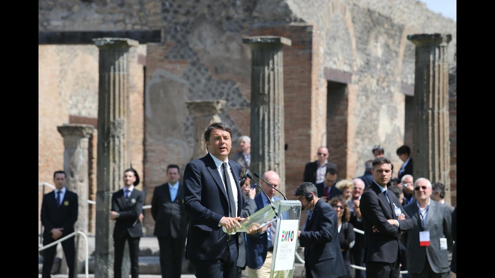 Pompei, Renzi inaugura sei domus: Simbolo di un’Italia che riparte