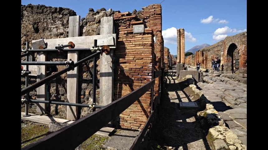 Pompei, restaurate 6 domus. Riaprono oggi con Renzi e Franceschini