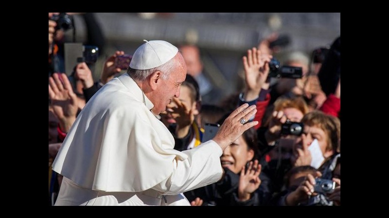 Papa accetta il premio Carlomagno come segno per la pace in Europa