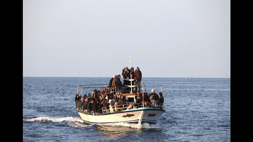 Migranti, nuovo naufragio al largo della Turchia: undici morti